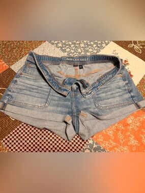 American Eagle Easy Shortie Denim Shorts Size 8 Light Wash Cuffed